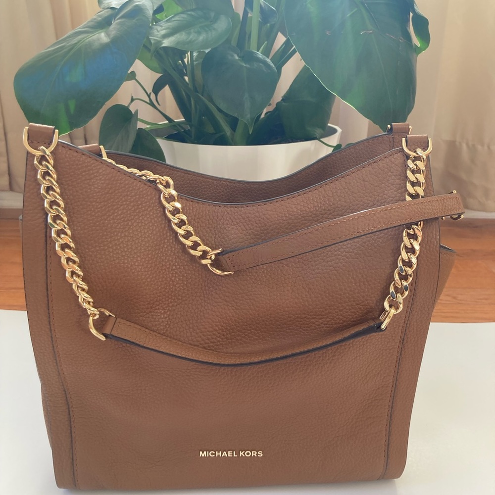 Michael Kors large shoulder bag with lots of room inside